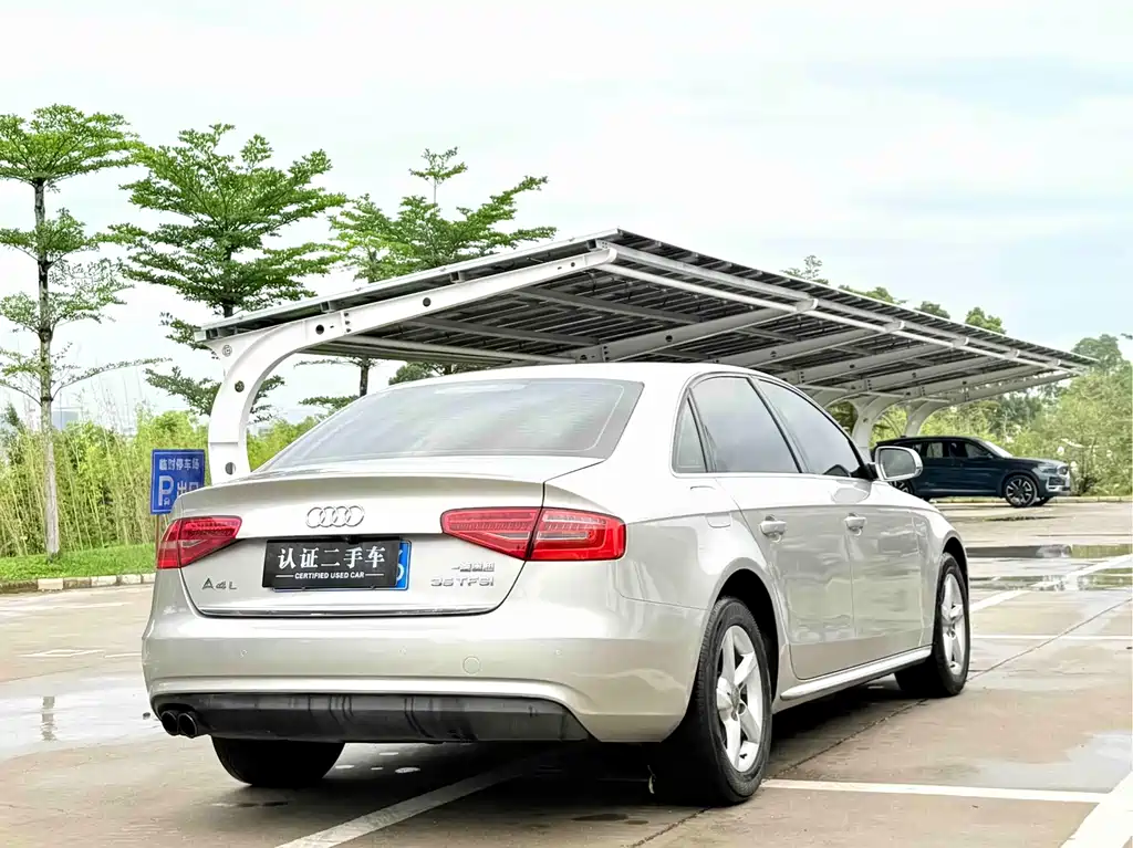 Audi A4L 2015
