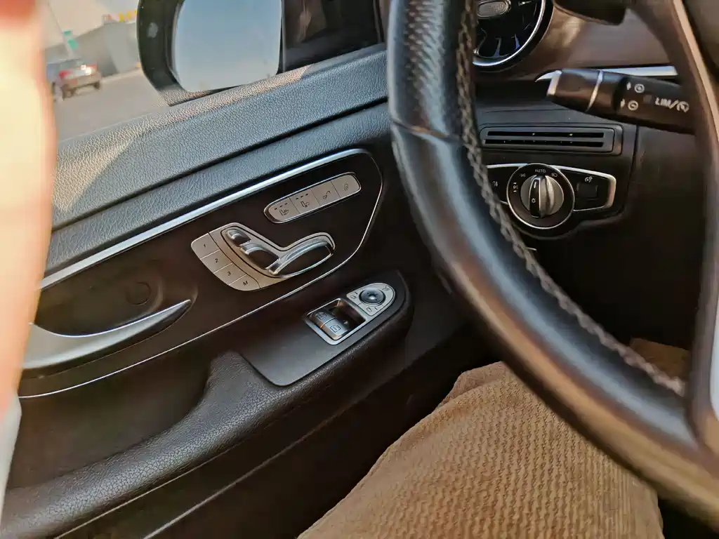 Mercedes-Benz V-Class 2021 — фото 20