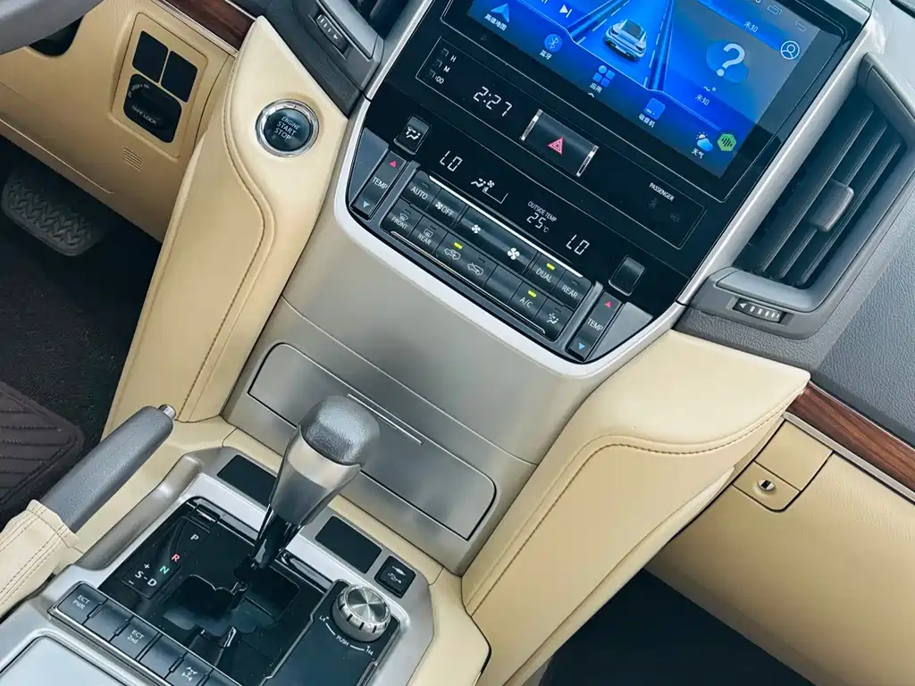 Toyota Land Cruiser 2017 — фото 19