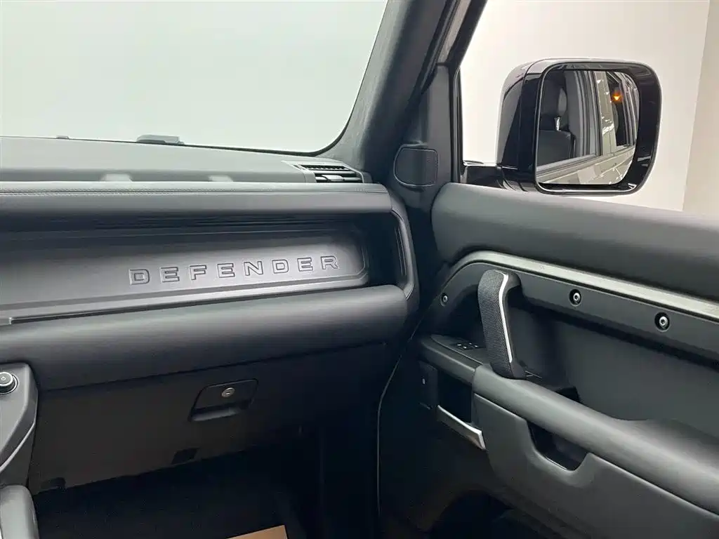 Land Rover Defender 2025 — фото 32