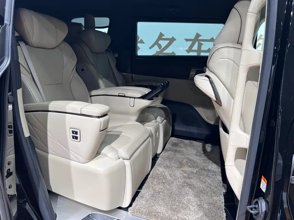 Toyota Vellfire 2024 — фото 10