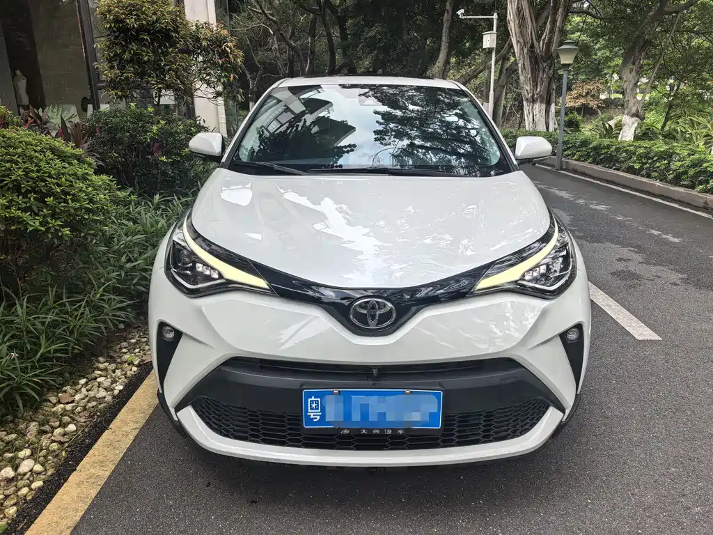 Toyota C-HR 2021 — фото 2