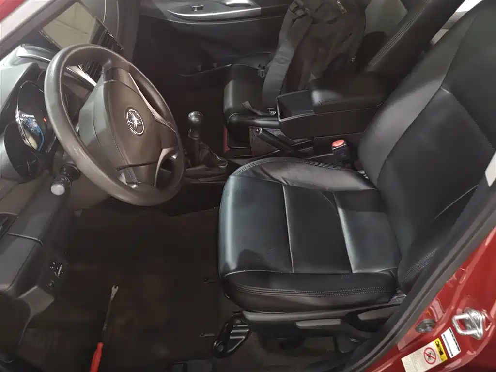 Toyota Yaris L 2014 — фото 11
