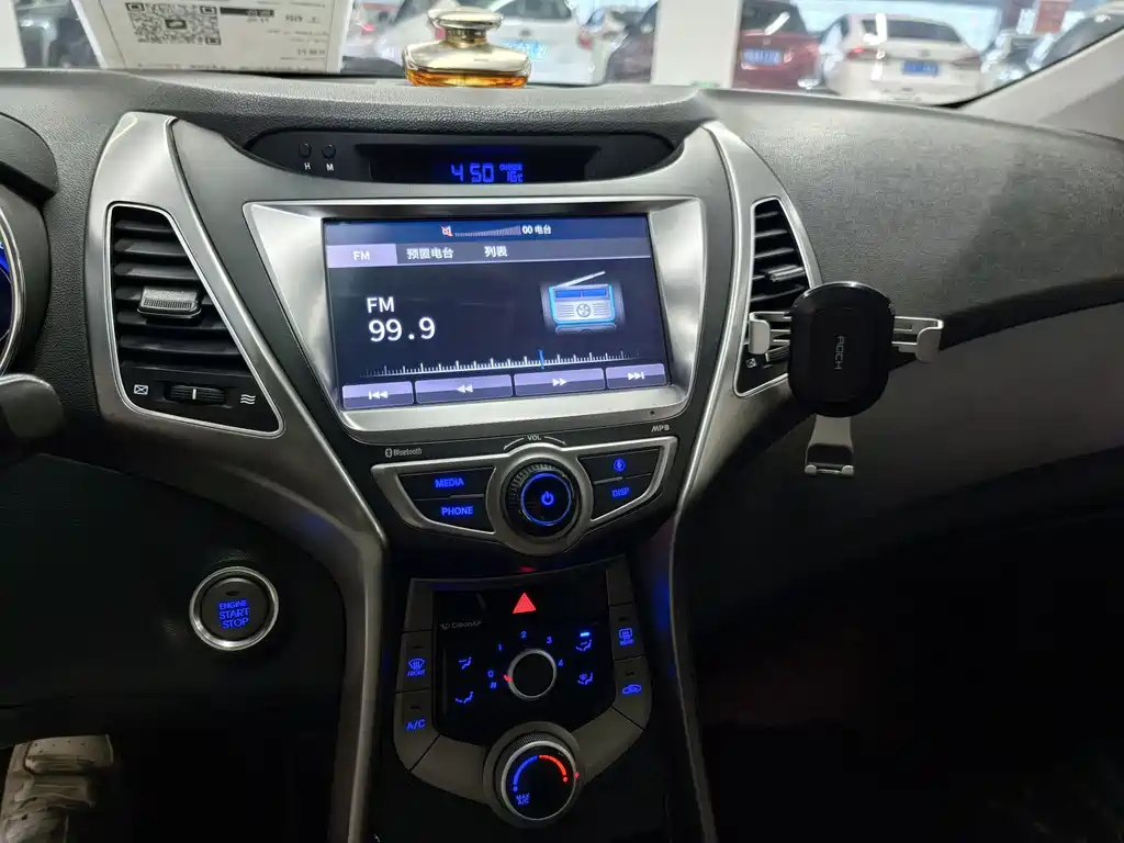 Hyundai Elantra Langdong 2017 — фото 12