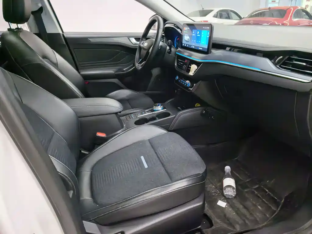 Ford Focus Active 2022 — фото 17