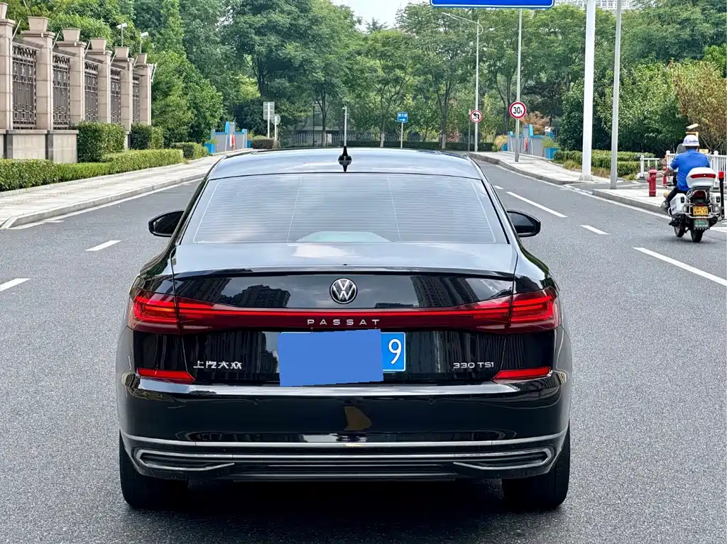 Volkswagen Passat 2023 — фото 6