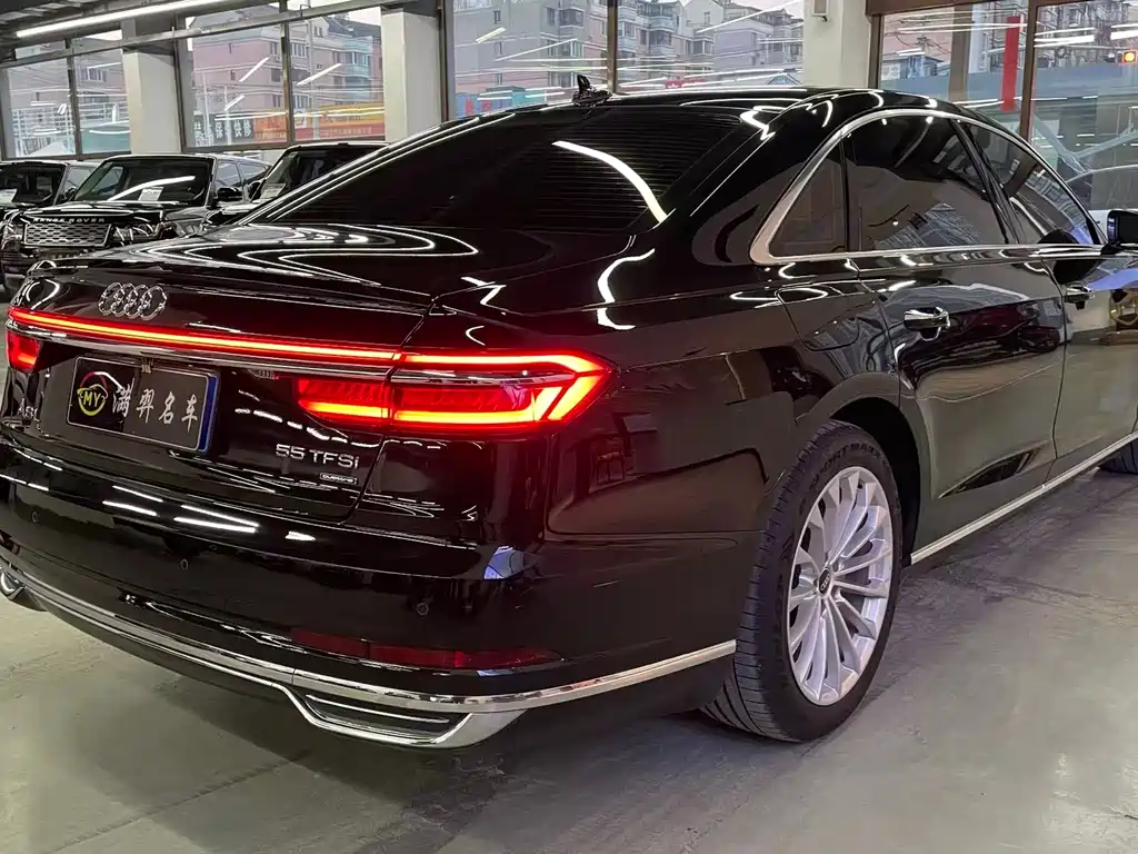 Audi A8 2022 — фото 5