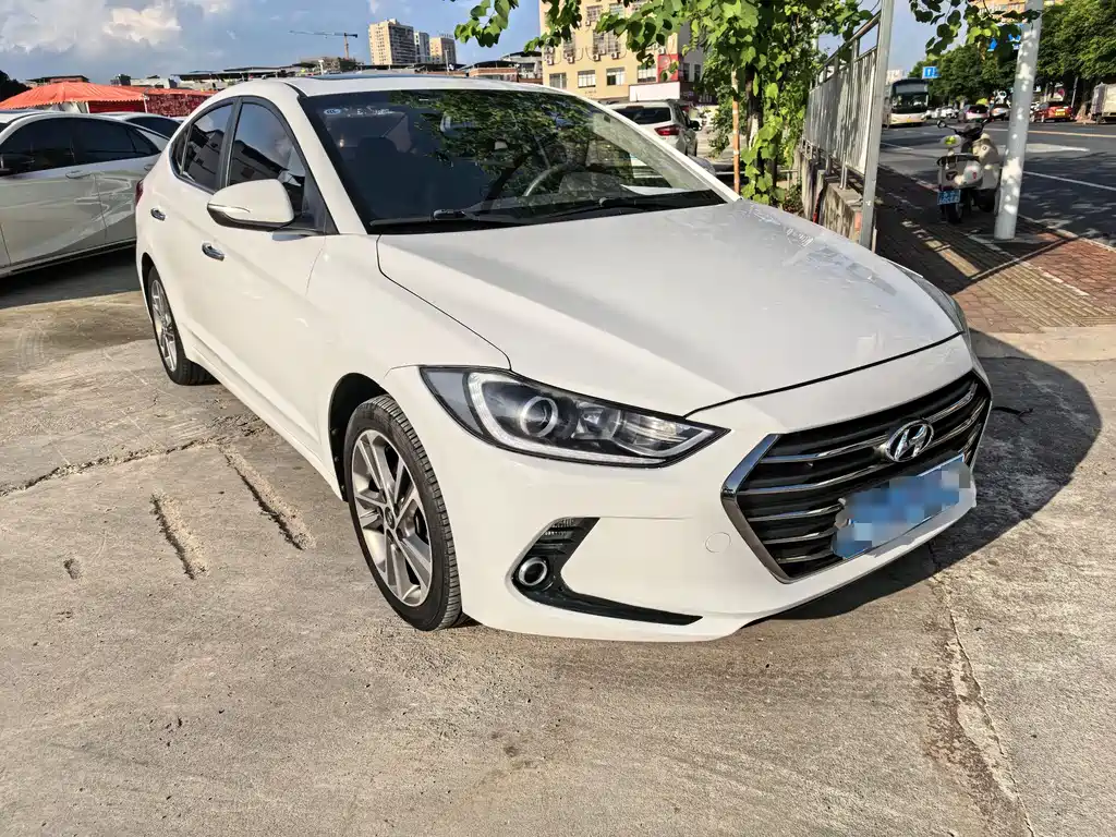 Hyundai Elantra 2019 — фото 3