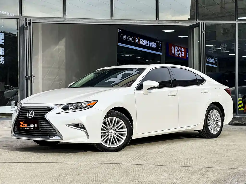 Lexus ES 2018 — фото 1
