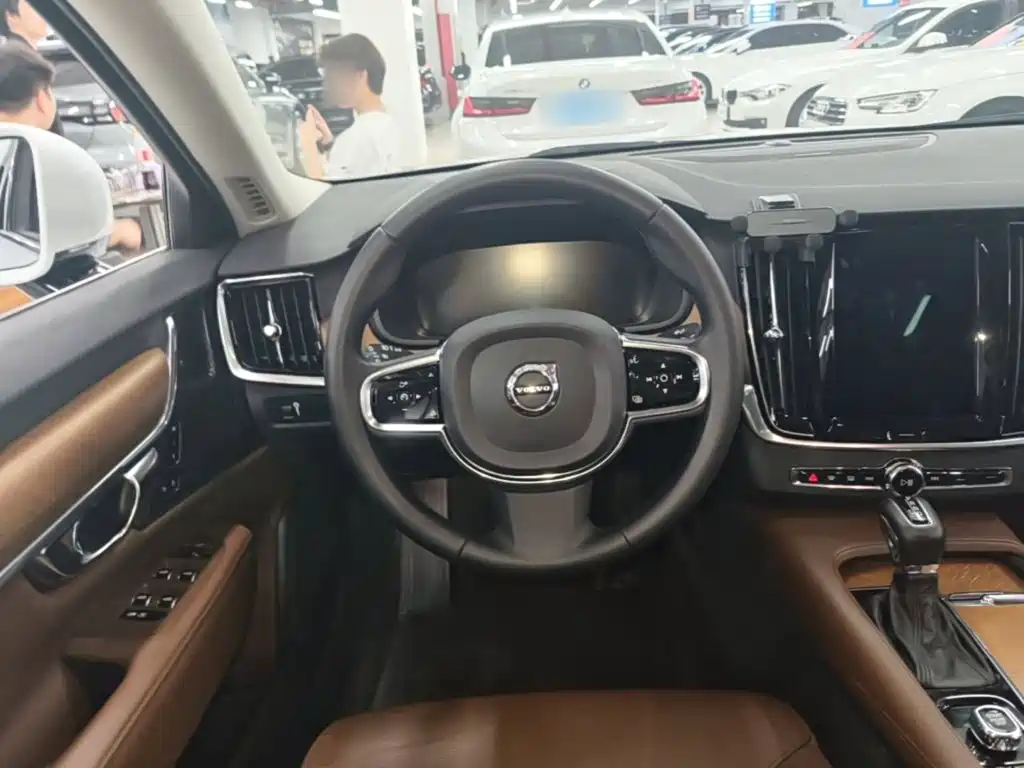 Volvo S90 2019 — фото 11