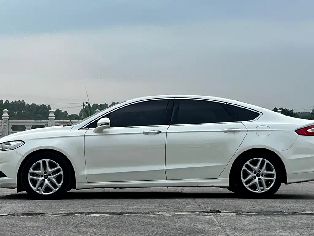 Ford Mondeo 2014 — фото 5