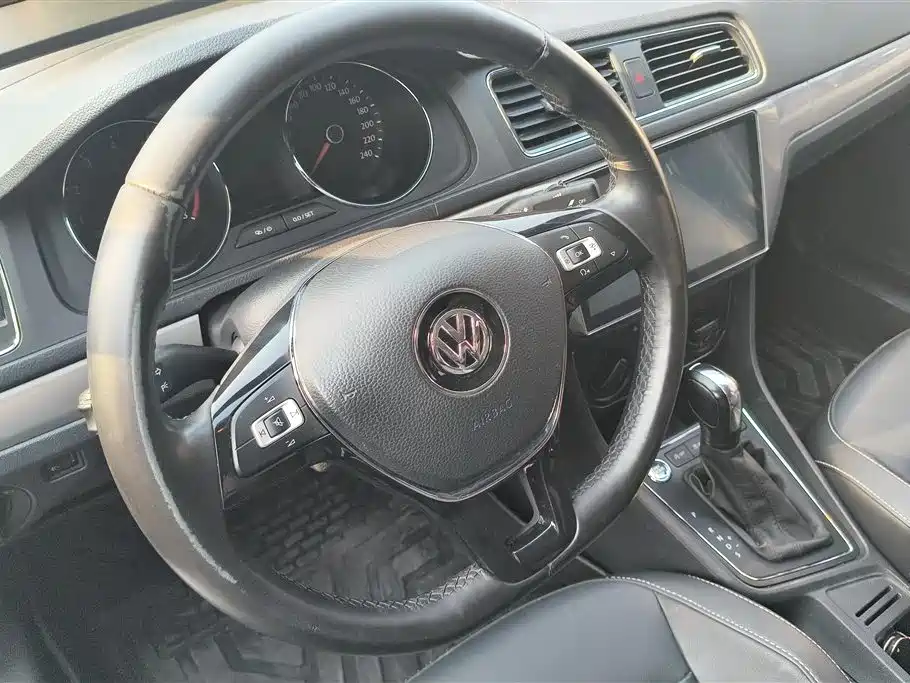 Volkswagen Lavida 2019 — фото 15