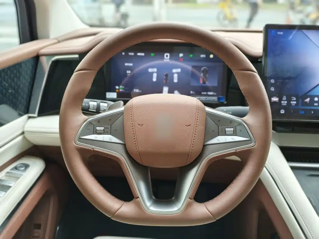 BYD Xia 2025 — фото 11