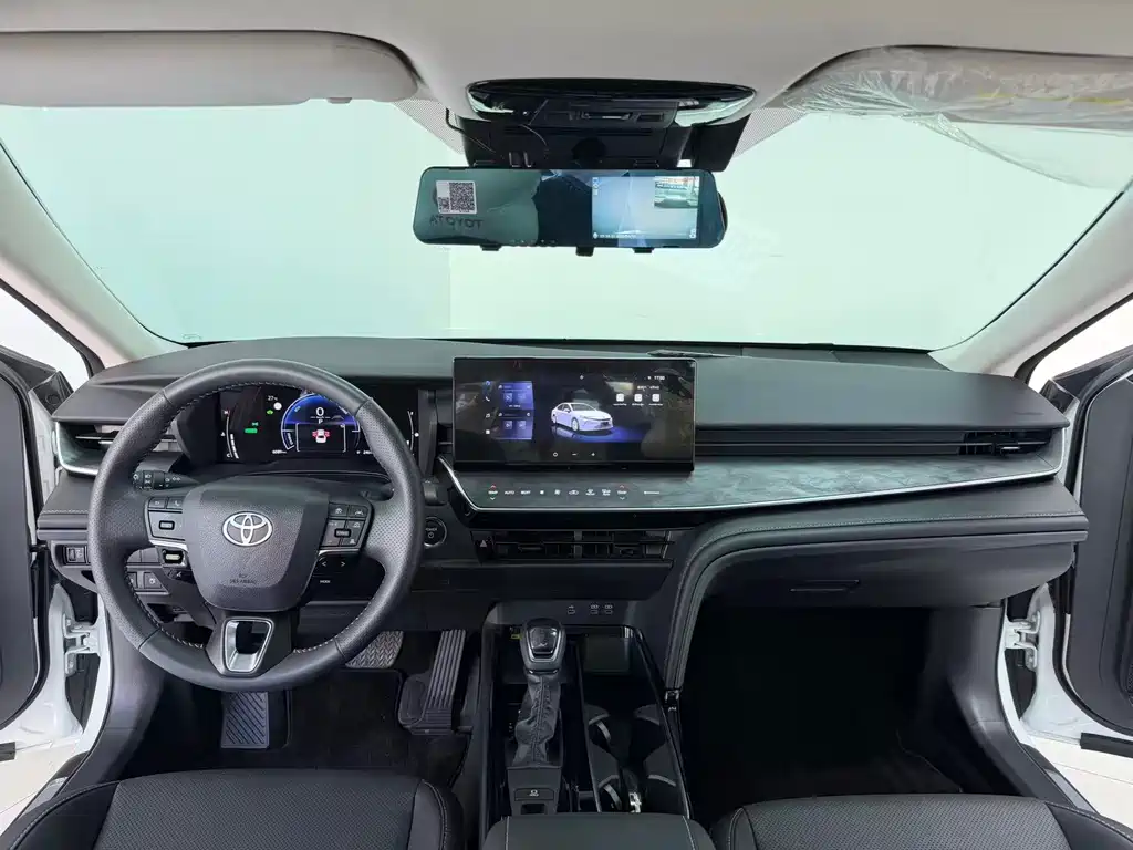 Toyota Camry 2025 — фото 10