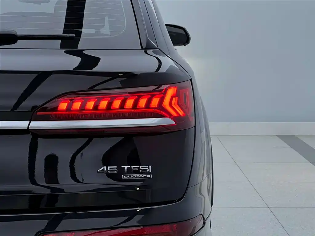 Audi Q7 2022 — фото 12