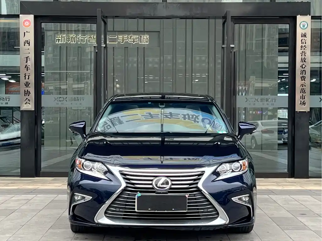 Lexus ES 2018 — фото 2