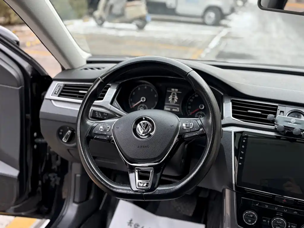 Volkswagen Passat 2017 — фото 5