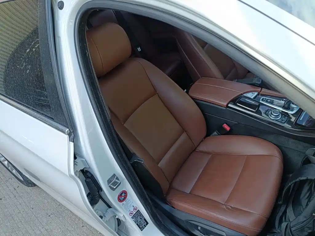 BMW 5 Series 2014 — фото 17