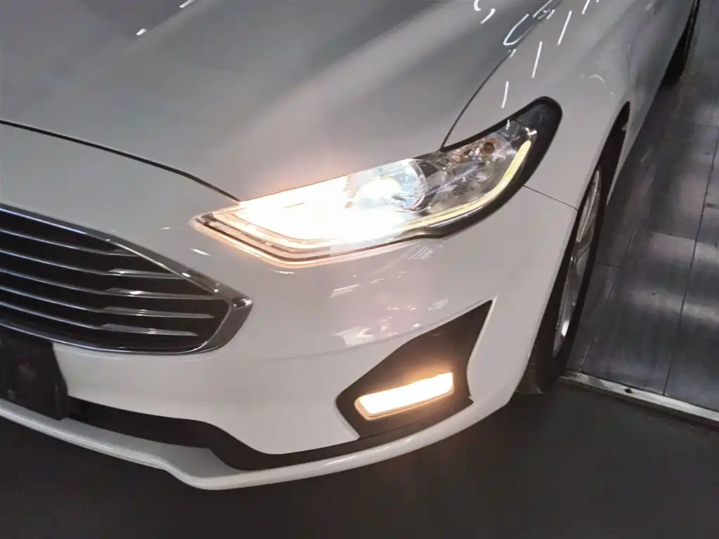 Ford Mondeo 2021 — фото 24