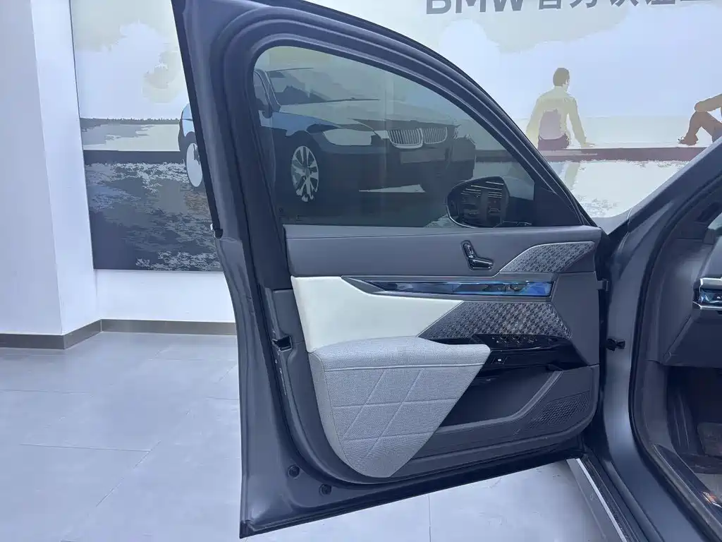 BMW i7 2024 — фото 9