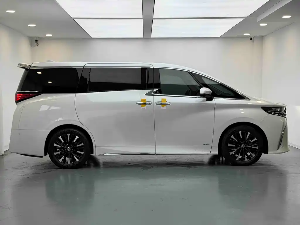 Toyota Alphard 2024 — фото 7
