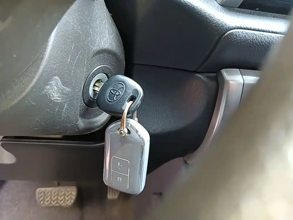 Toyota Yaris L 2014 — фото 15