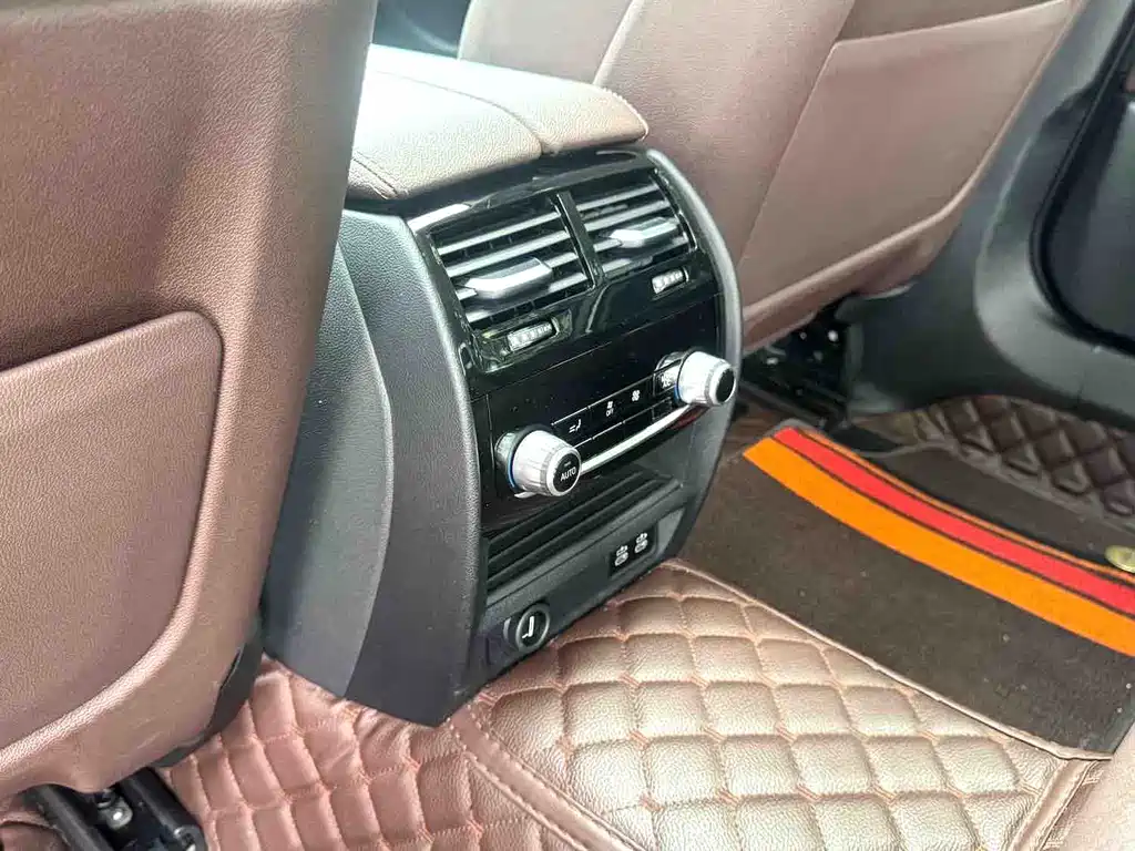 BMW 5 Series 2021 — фото 16