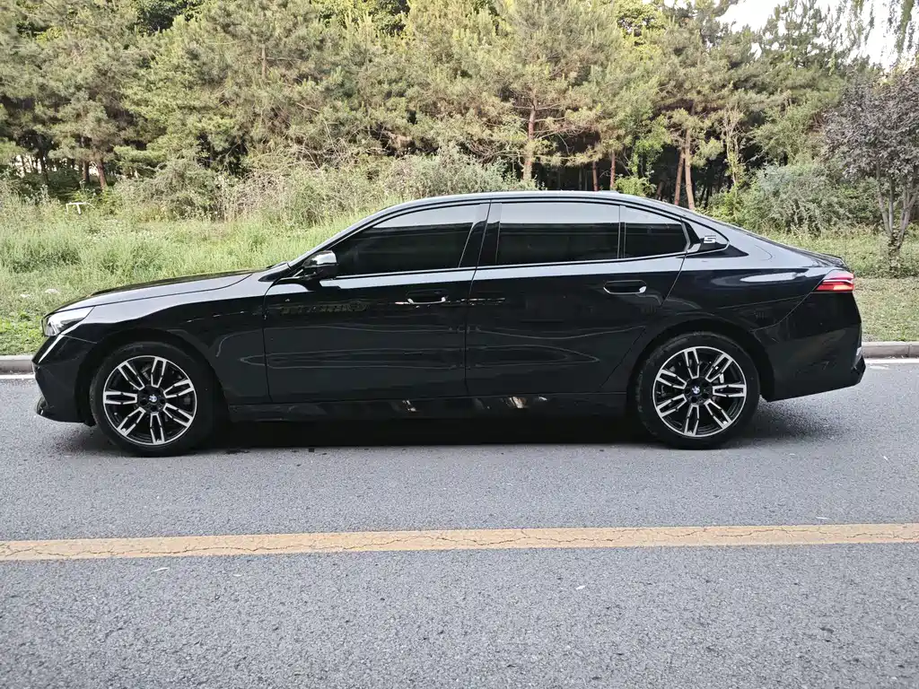 BMW 5 Series 2025