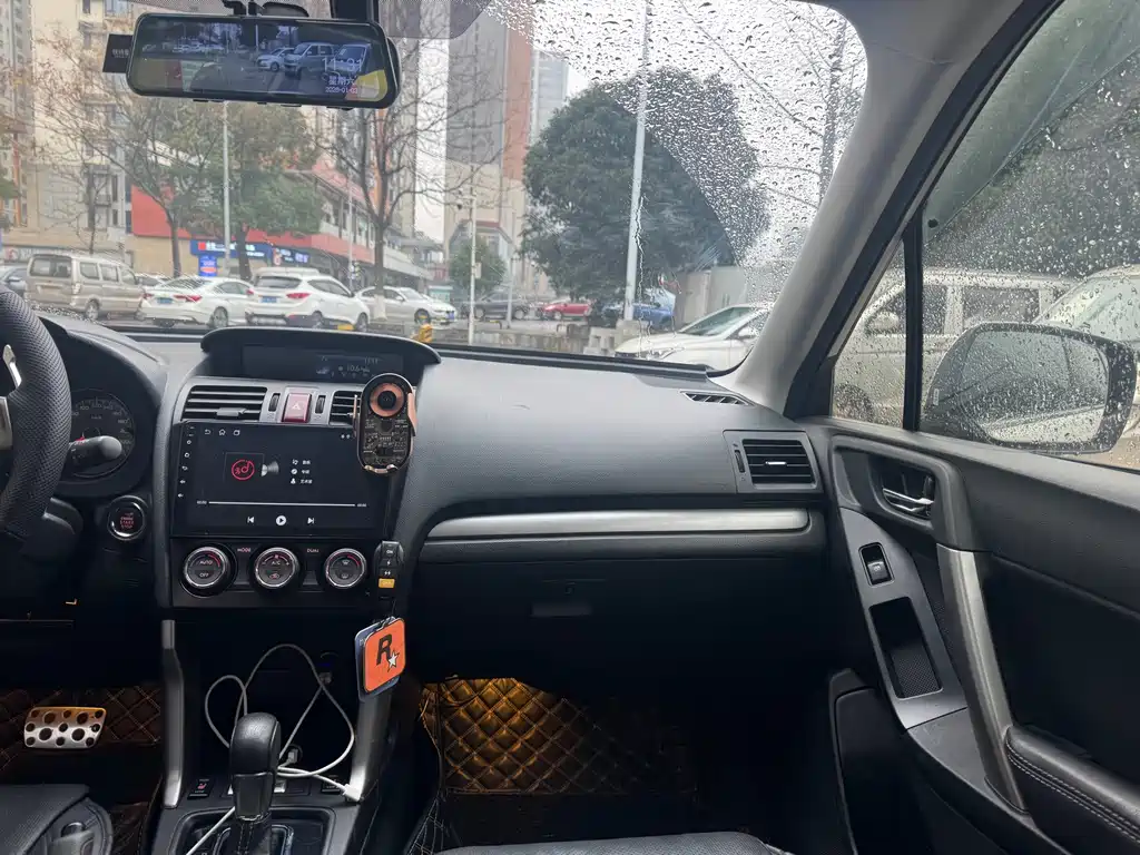 Subaru Forester 2014 — фото 10