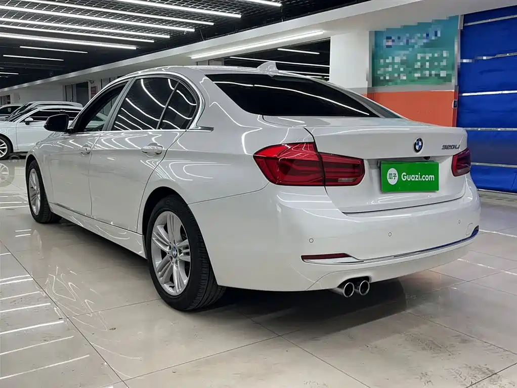 BMW 3 Series 2017 — фото 23