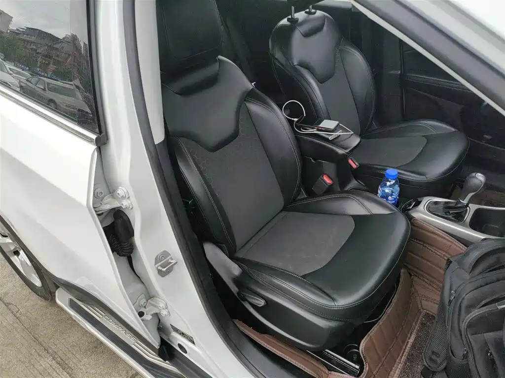 Jeep Compass 2019 — фото 25