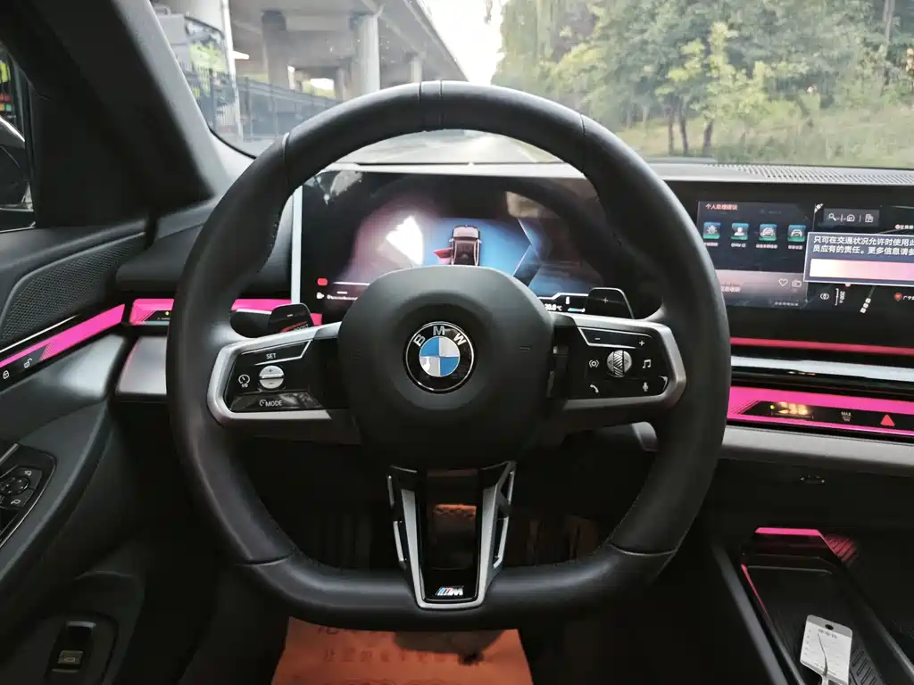 BMW 5 Series 2025 — фото 9