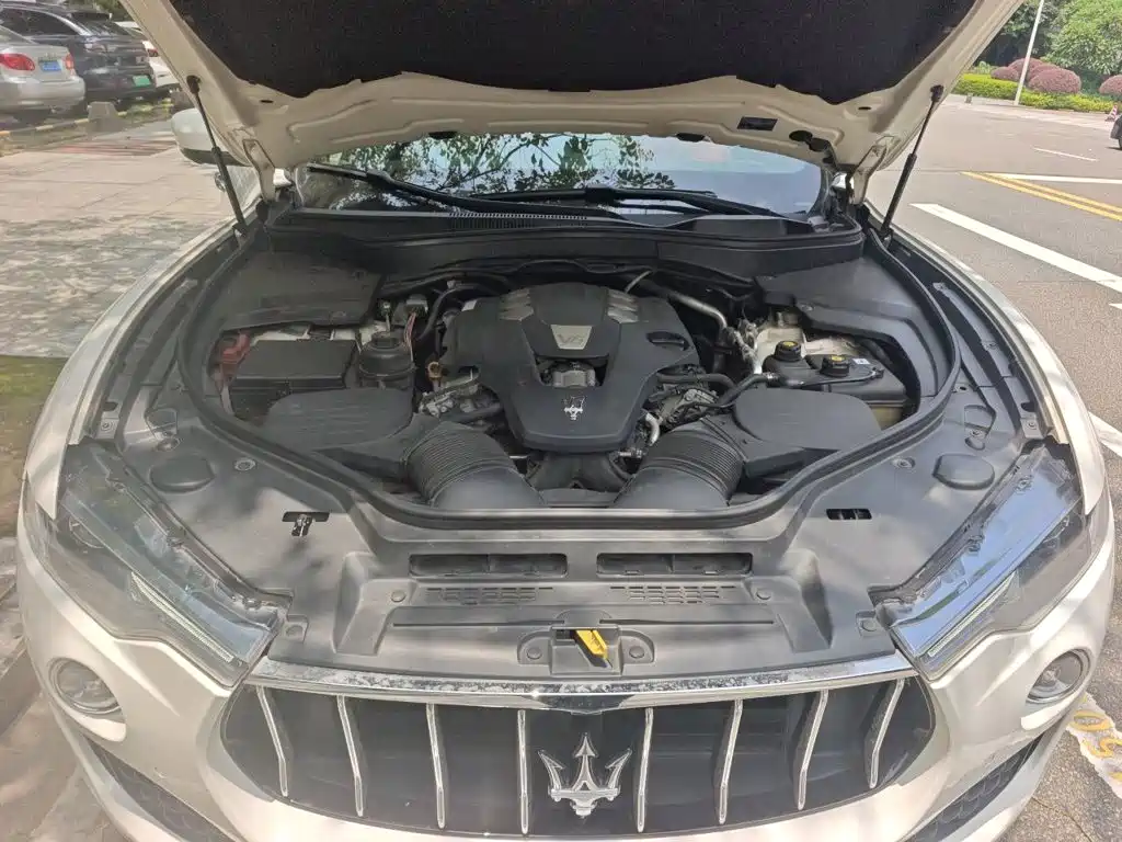 Maserati Levante 2017 — фото 21