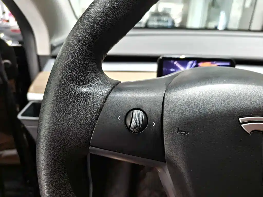 Tesla Model Y 2022 — фото 15