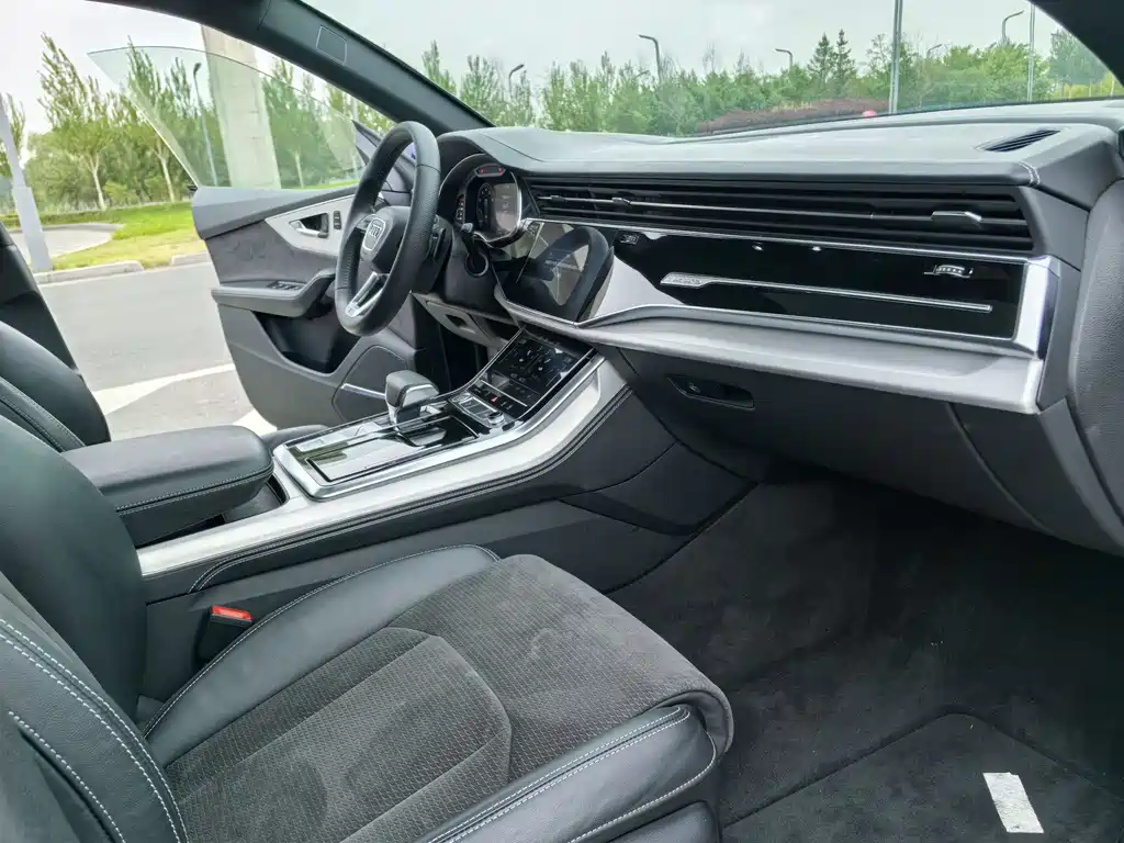 Audi Q8 2019 — фото 15
