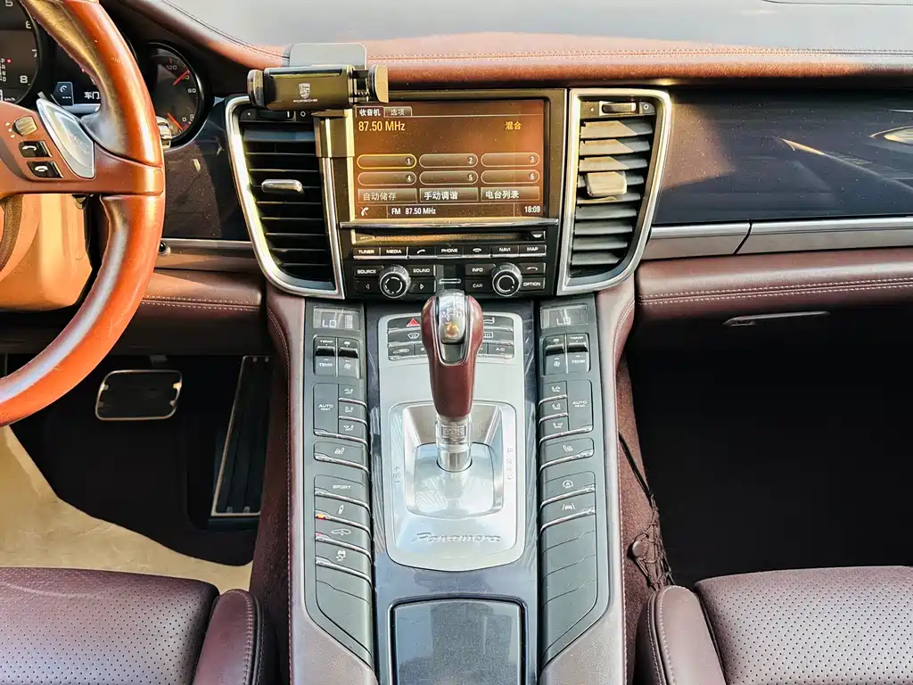 Porsche Panamera 2015 — фото 17