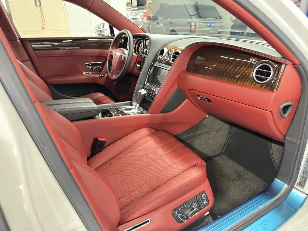 Bentley Flying Spur 2014 — фото 19