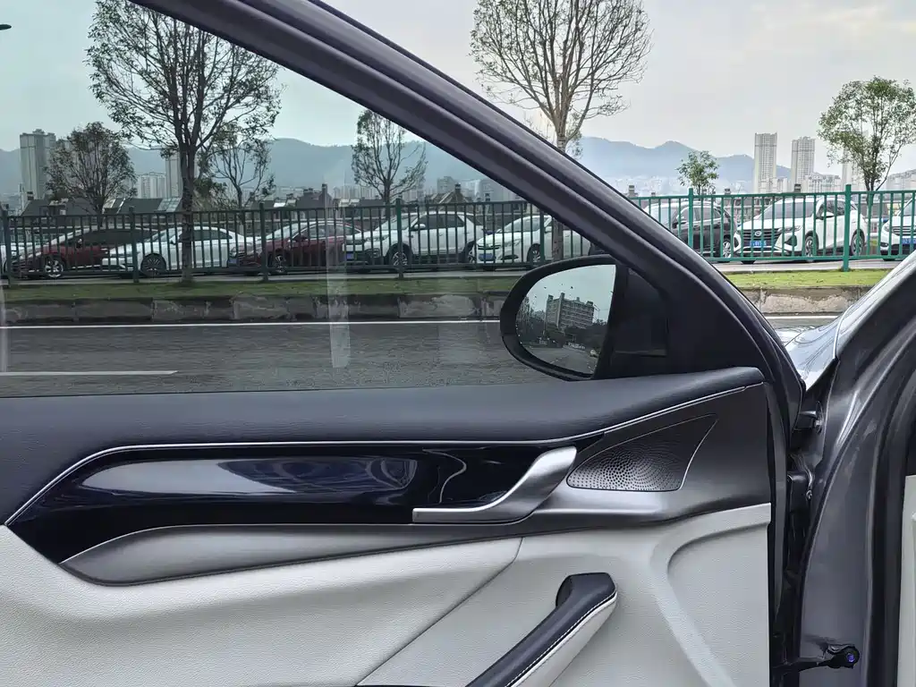 BYD Qin PLUS 2022 — фото 8