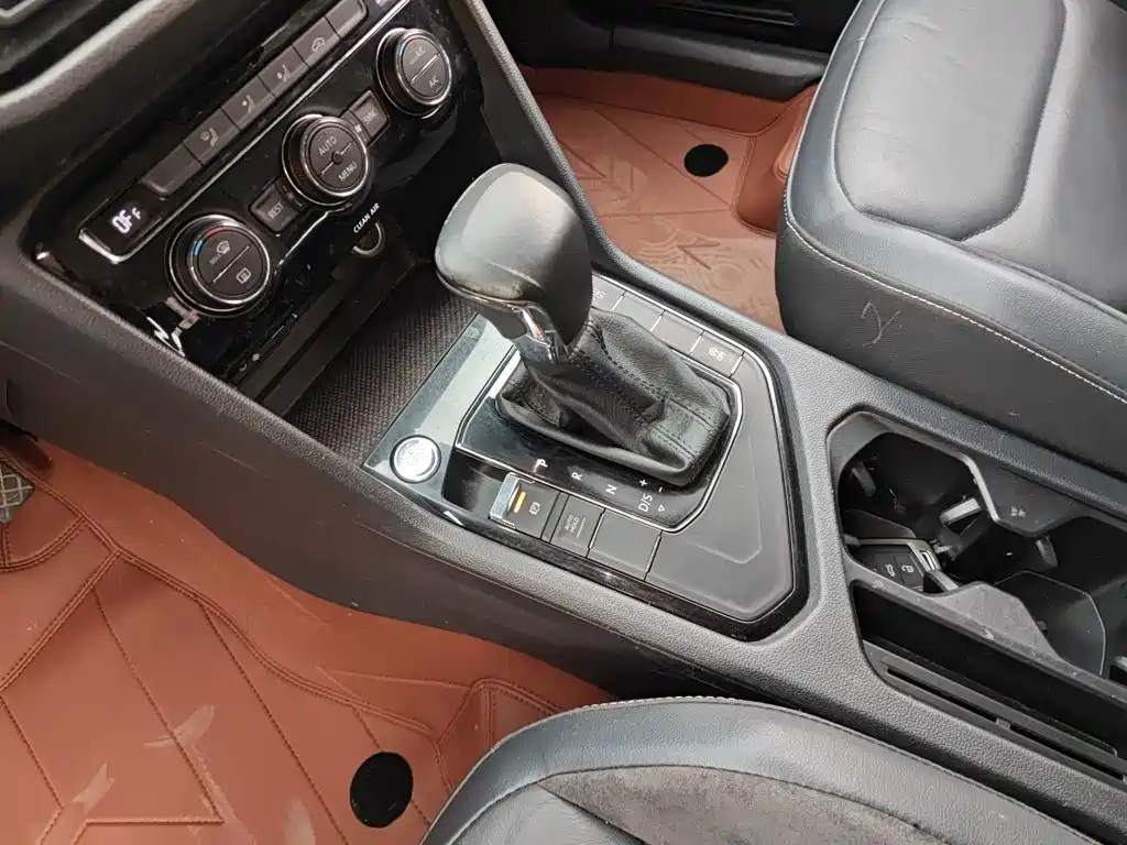 Volkswagen Tiguan L 2018 — фото 10