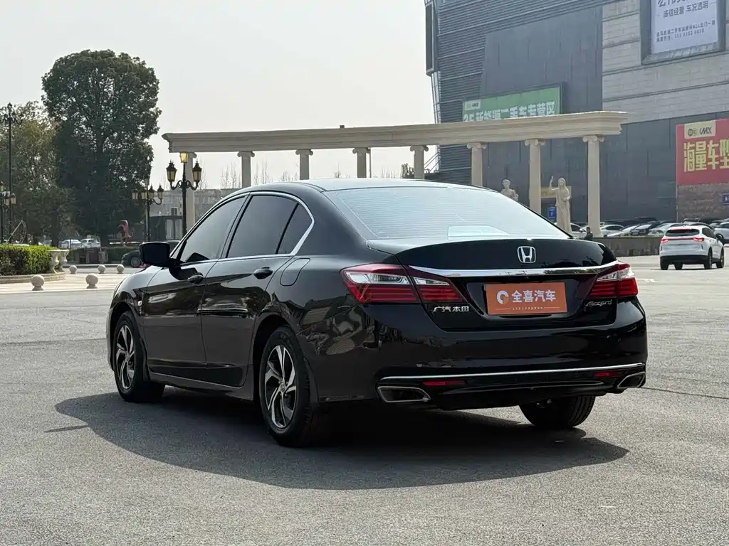 Honda Accord 2018 — фото 7