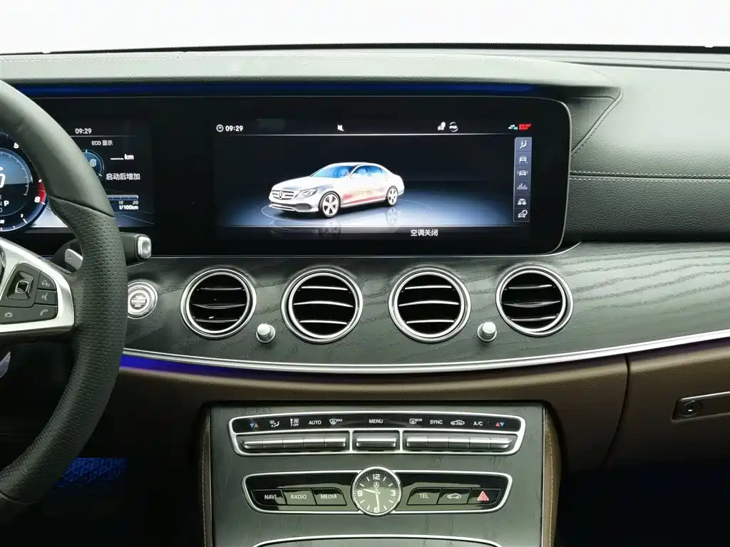 Mercedes-Benz E-Class 2018 — фото 12