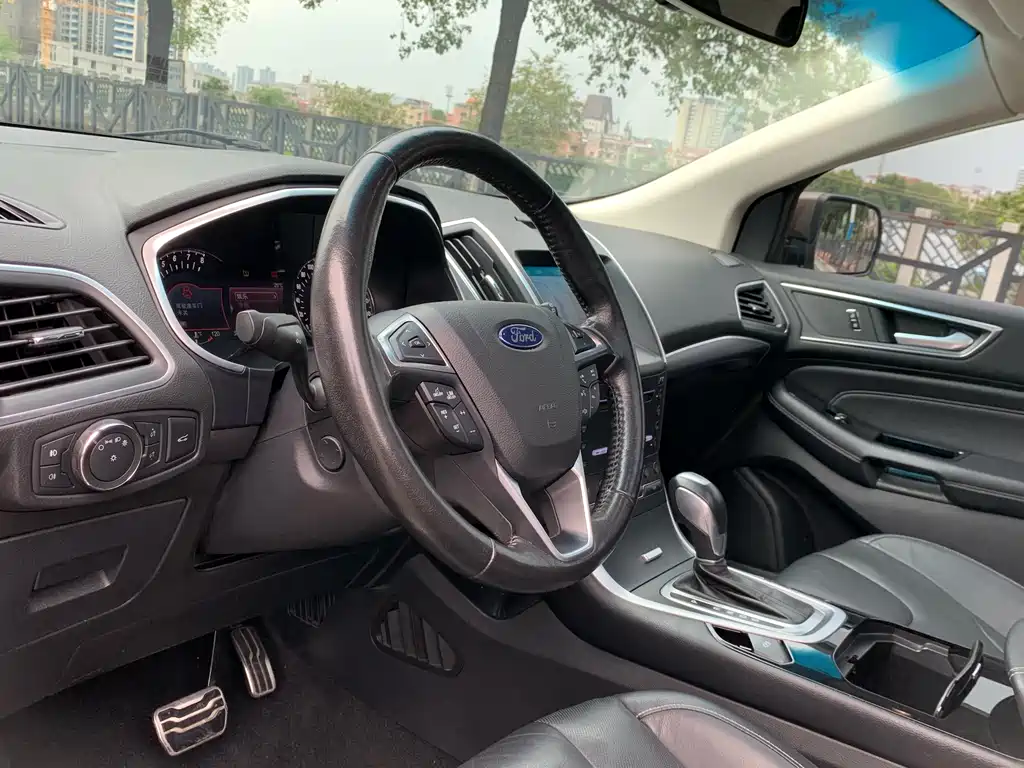 Ford Edge 2017 — фото 12