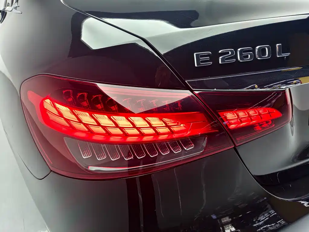 Mercedes-Benz E-Class 2022 — фото 8