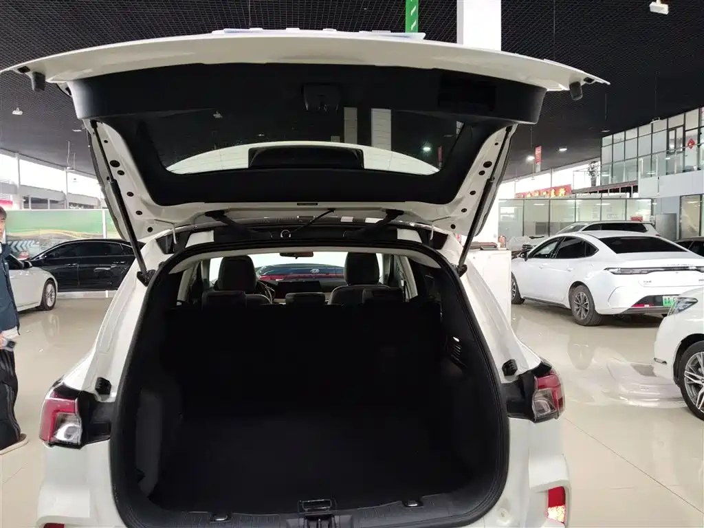 Ford Escape 2023 — фото 15