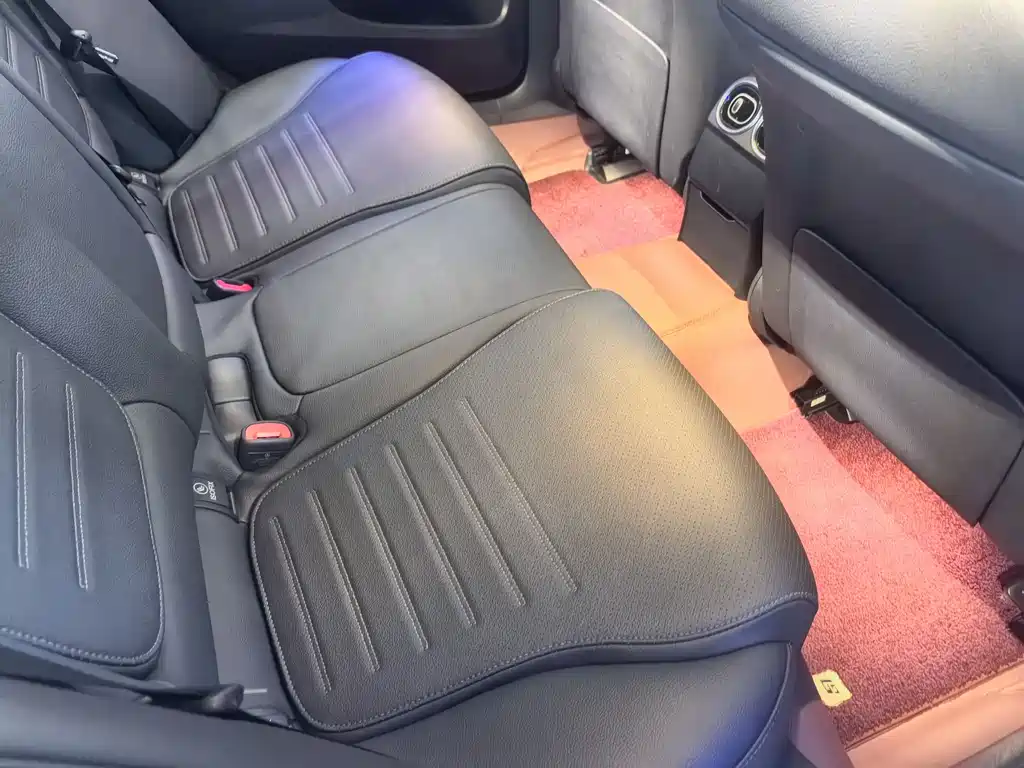 Mercedes-Benz C-Class 2023 — фото 18