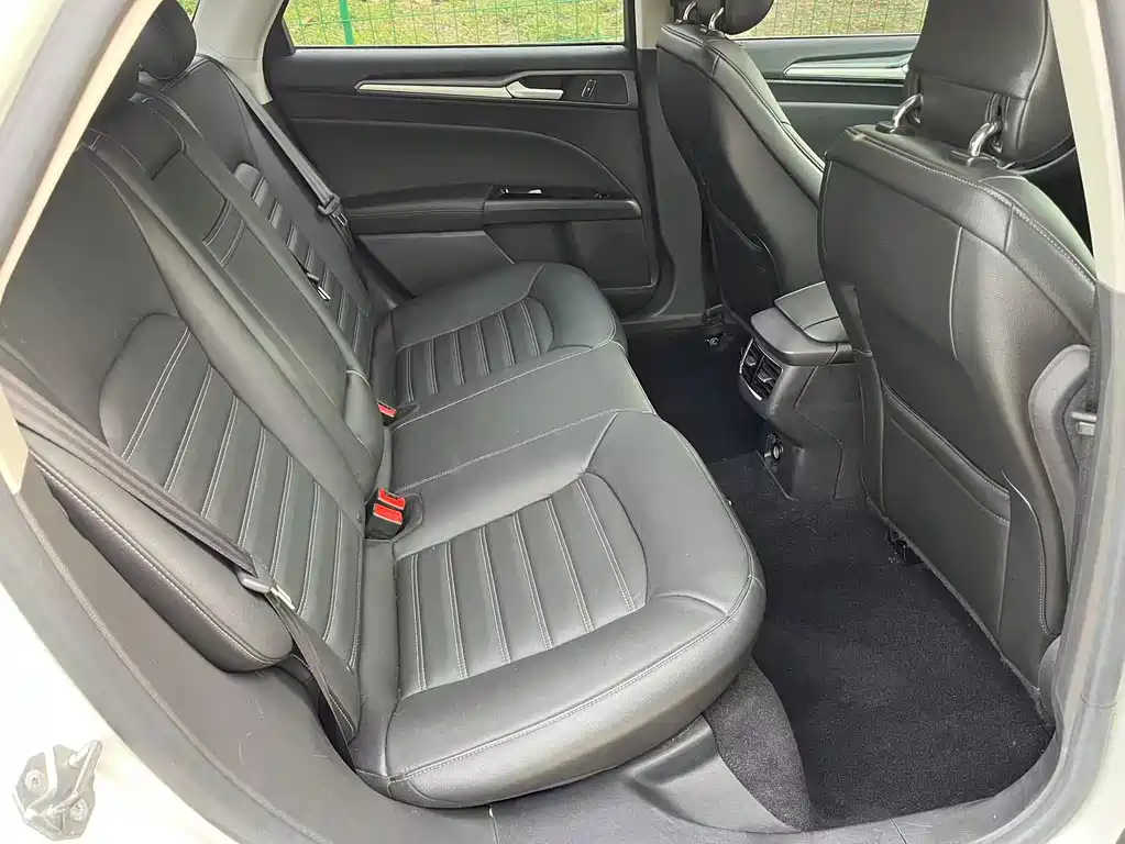 Ford Mondeo 2015 — фото 15