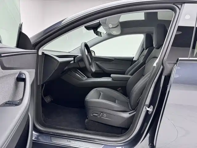 Tesla Model Y 2025 — фото 16