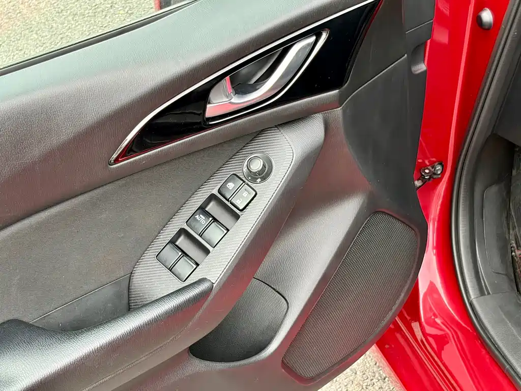 Mazda 3 Axela 2016 — фото 37