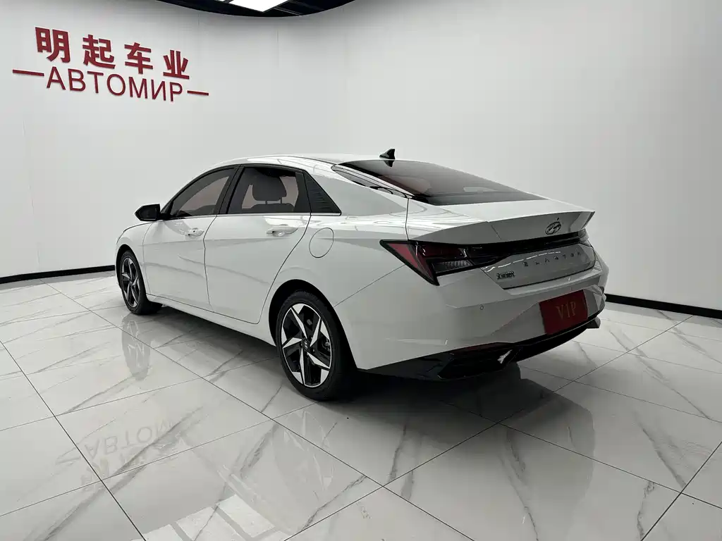 Hyundai Elantra 2023 — фото 8