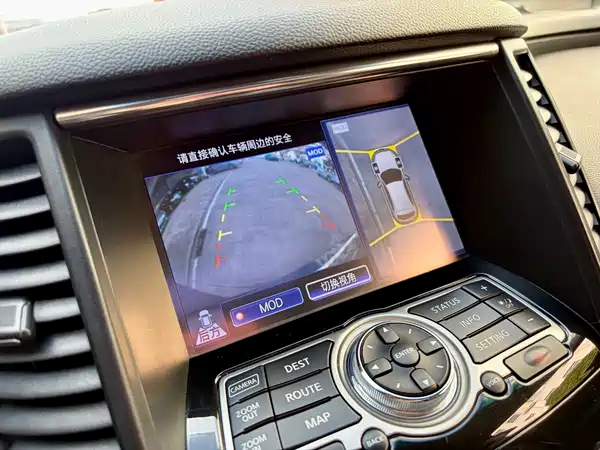 Infiniti QX70 2015